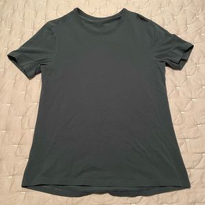 Lululemon t shirt. Green. Size medium. Like new